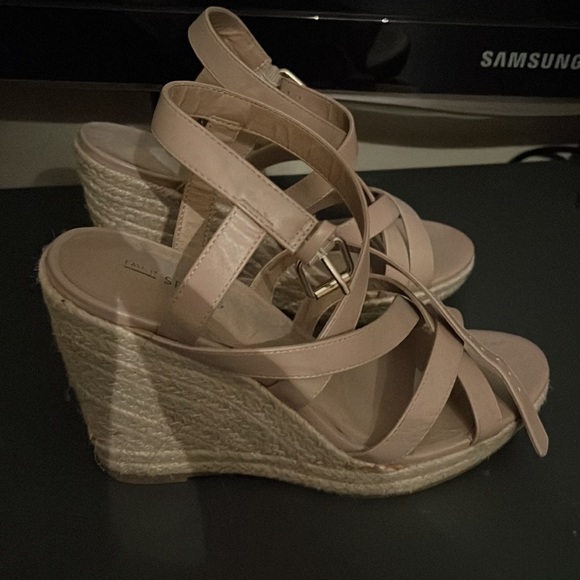 Spring beige wedges size 7.5 - Picture 2 of 2